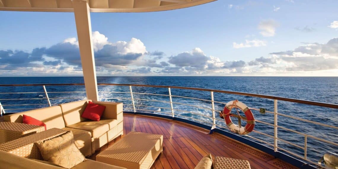 Private Villa Rental with Yacht in the Mediterranean: How the Best Experiences Are Structured